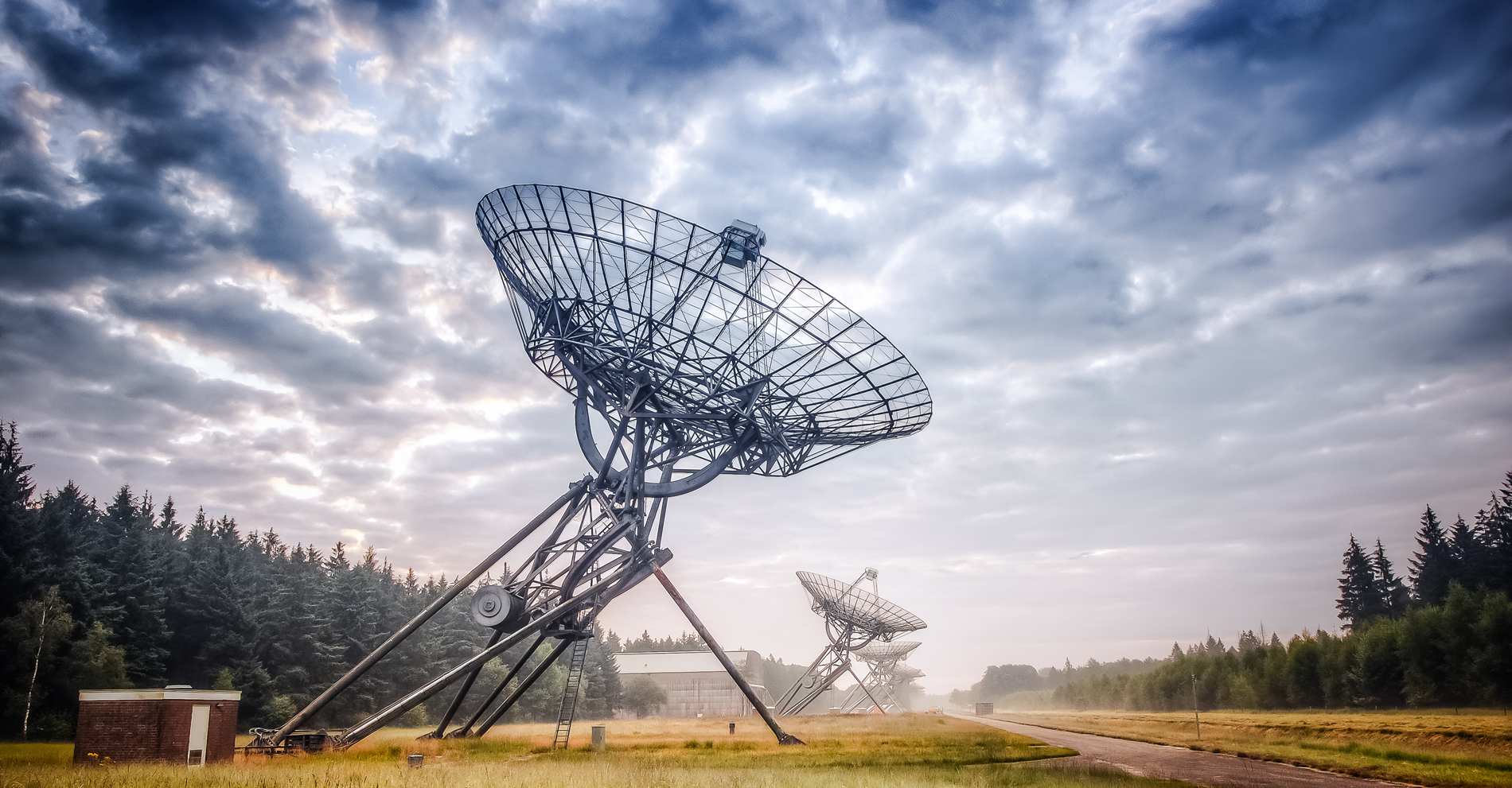 professionell satellitecommunication worldwide by satellite telecom